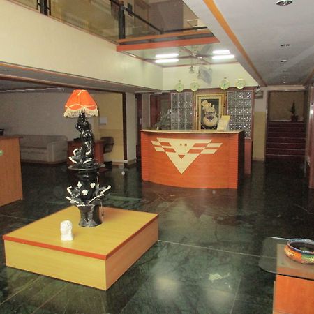 Hotel Sahaj Palace Ахмедабад Экстерьер фото
