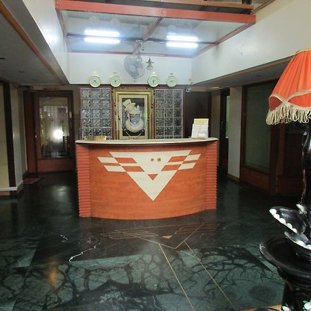 Hotel Sahaj Palace Ахмедабад Экстерьер фото